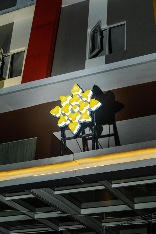 Lynn Hotel Serang Exterior foto